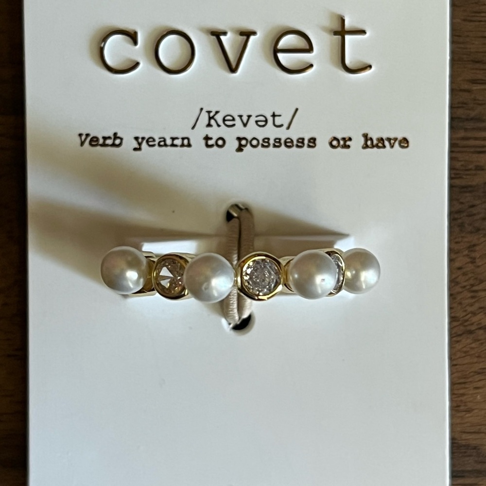 Covet Pearl and Gold Ring Women’s Size 8 Costume Jewelry